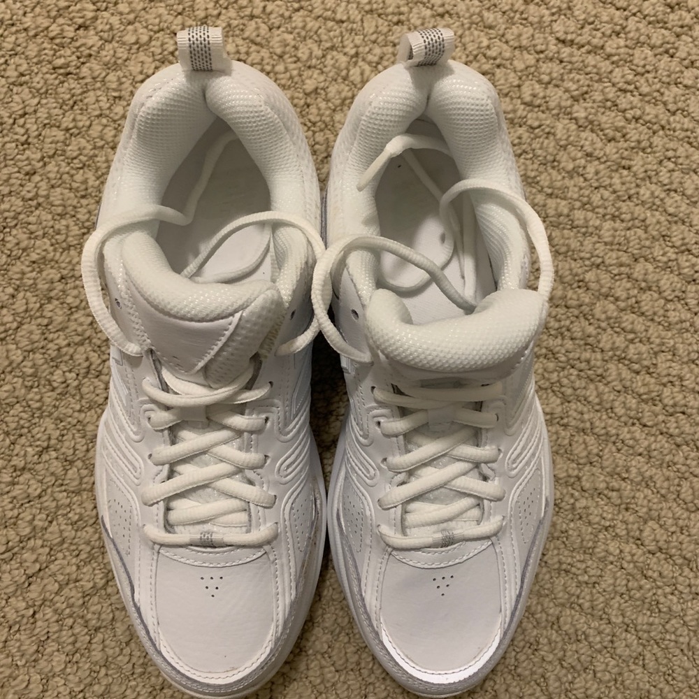 New Balance Shoes - Picture 3 of 7